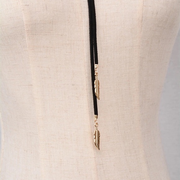 NEW GOTHIC FEATHER ROPE NECKLACE - Picture 4 of 4